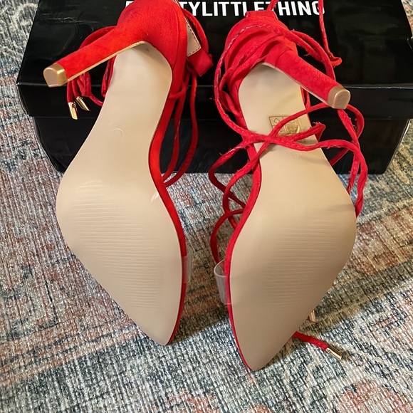 PRETTY LIL THING WRAP AROUND SANDAL🔥🔥 - Picture 5 of 6